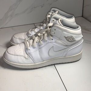 Jordan 1 Mid 'White' (GS) MISMATE Size L:4.5 R:5.5 - 554725112 youth size 6